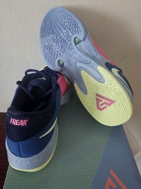 Men's Nike Freak 4 Basketball Shoes in Navy, Pink & Lemon